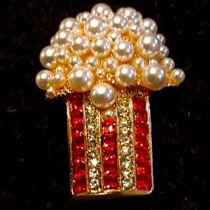 Exquisite pearl and rhinestone gold Popcorn brooch